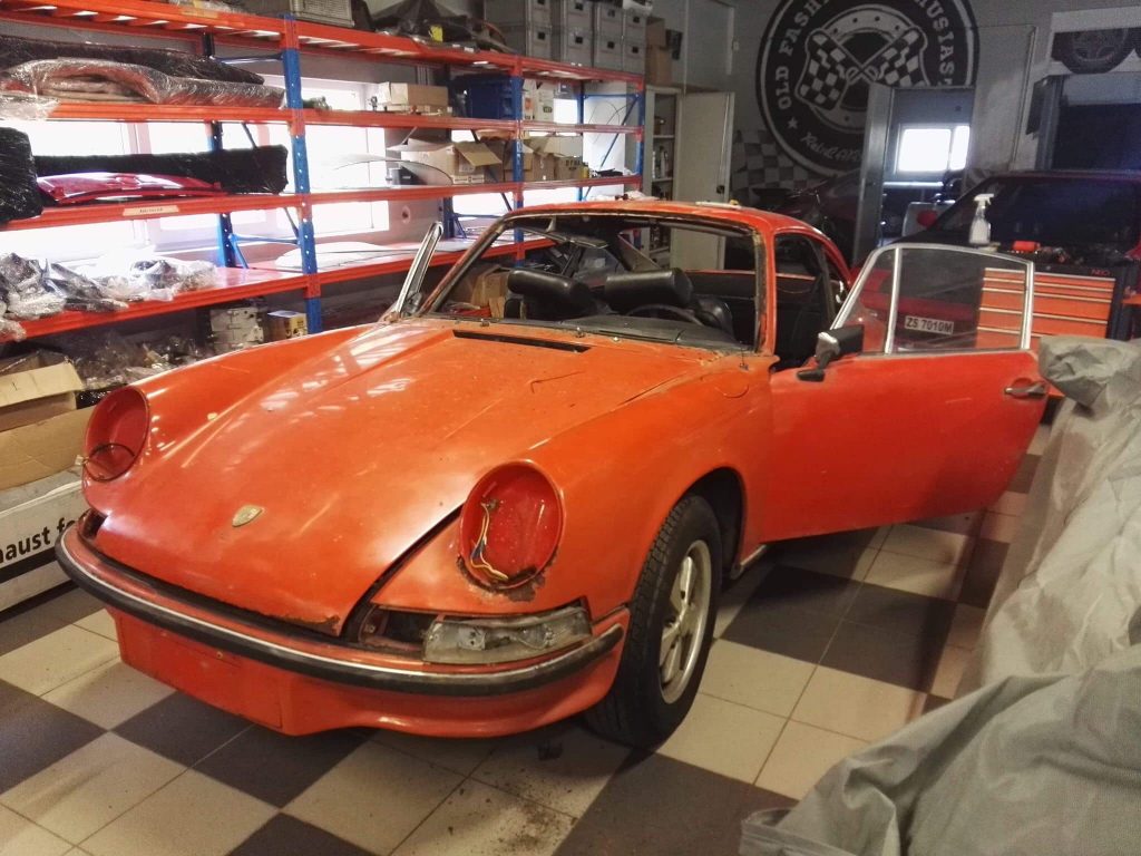 Porsche 911S 1968 full restoration (5)